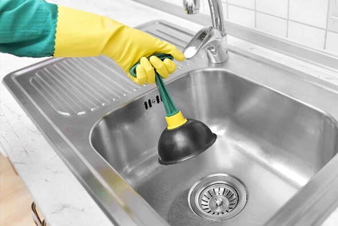 plumbing-DrainCleaning-Supporting-1100×734 Person using a sink plunger